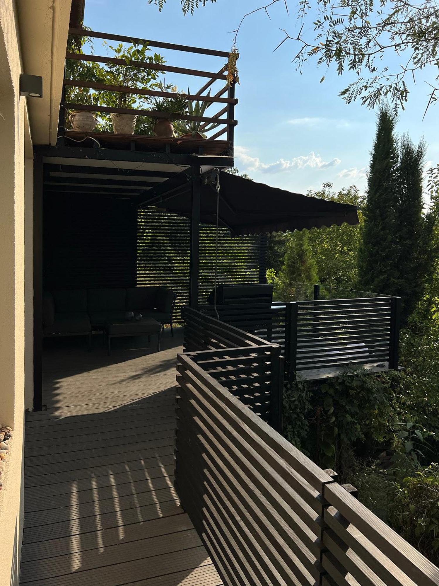Pergola House In A Green Oasis With Fantastic View Lejlighed Petrovaradin Eksteriør billede